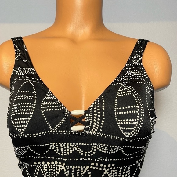 New Profile by Gottex 1 Piece Black & White Swimsuit (SW01) - Picture 2 of 8